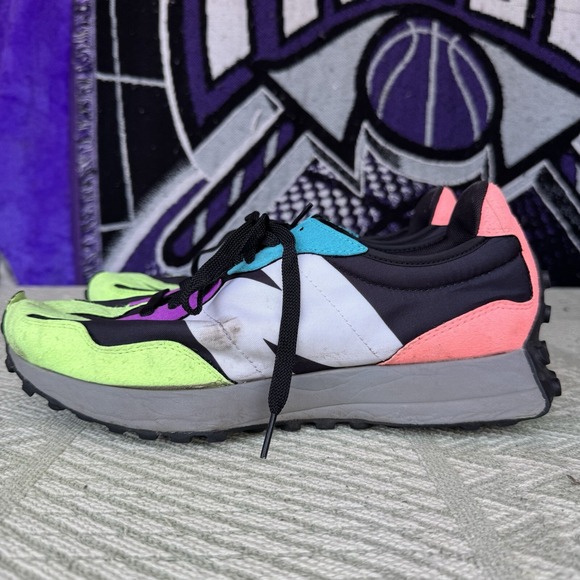 Size 11 - New Balance 327 Black Multi-Color Sneaker Men's - Picture 1 of 10